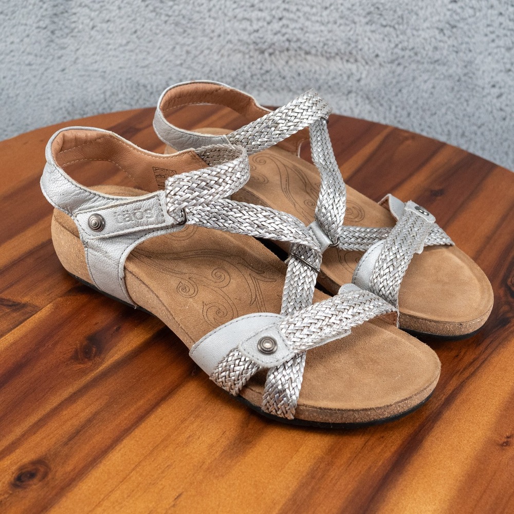 Taos Trulie Women's Sz 8-8.5 / EUR 39 Silver Leather Wedge Slingback Sandals